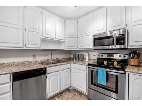 350 S Clinton St #4A, Denver, CO 80247