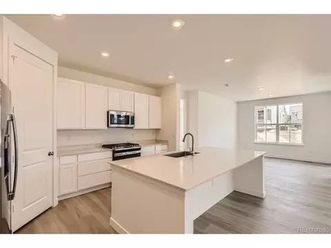 24484 E Pacific Pl, Aurora, CO 80018 photo 9