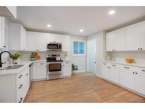 6921 Avrum Dr, Denver, CO 80221 photo 2