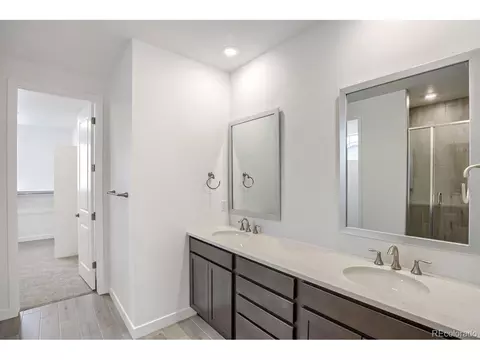 Bath - 24704 E Kettle Ct, Aurora, CO 80016 photo 1 of 2