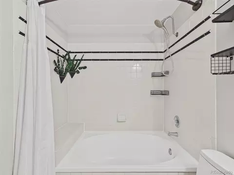 Bath - 14296 E Whitaker Pl #111, Aurora, CO 80015 photo 2 of 4