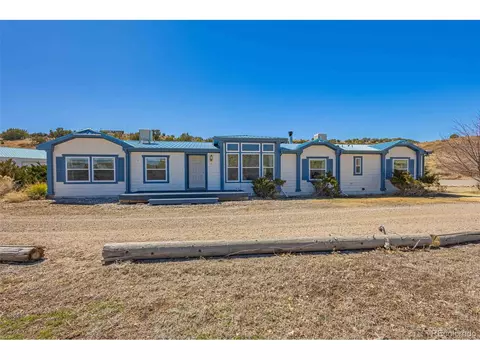 1381 Valley Dr, Penrose, CO 81240