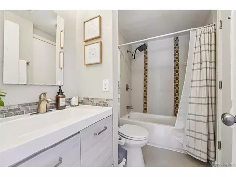 Bath - 5480 Dudley Ct, Arvada, CO 80002 photo 1 of 3