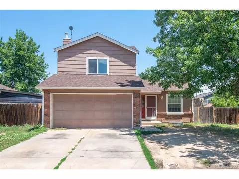 4554 Sable St, Denver, CO 80239 photo 1