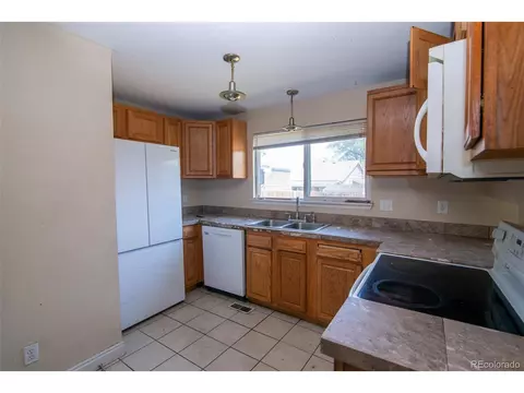 4554 Sable St, Denver, CO 80239 photo 3