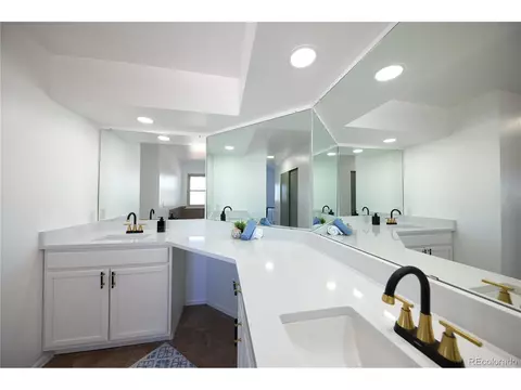 Bath - 16075 E Lehigh Cir, Aurora, CO 80013 photo 4 of 7