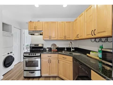Kitchen - 63 S Sable Blvd #E21, Aurora, CO 80012 photo 3 of 5