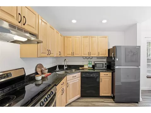 Kitchen - 63 S Sable Blvd #E21, Aurora, CO 80012 photo 4 of 5