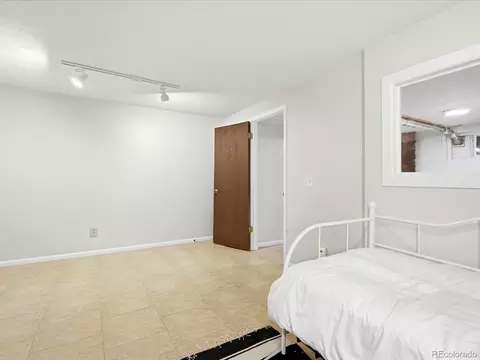 Bedroom - 1345 Bear Mountain Dr #B, Boulder, CO 80305 photo 4 of 10