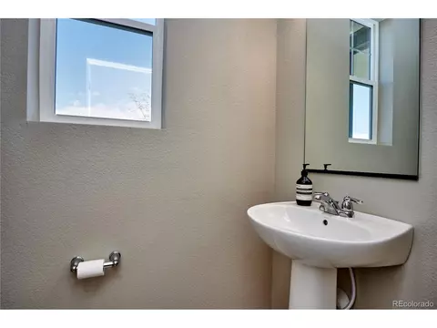 21291 E 60th Ave, Aurora, CO 80019 photo 18