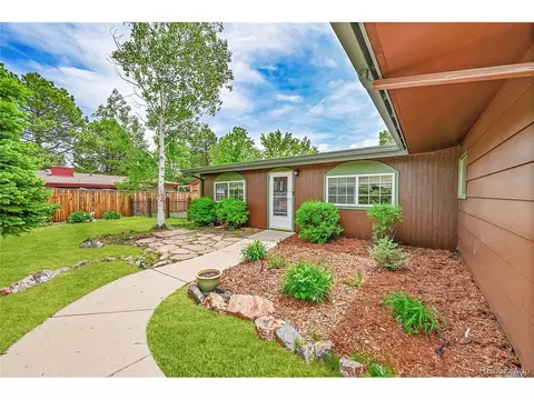 5722 W Chestnut Ave, Littleton, CO 80128