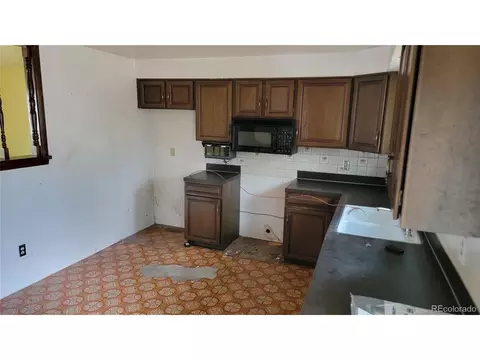 8443 Gray Ct, Arvada, CO 80003 photo 3