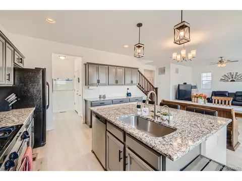 27899 E 6th Pl, Aurora, CO 80018 photo 11