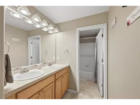 Bath - 23918 E Alamo Pl, Aurora, CO 80016 photo 2 of 3