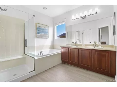 Bath - 6662 E 130th Ave, Thornton, CO 80602 photo 2 of 4