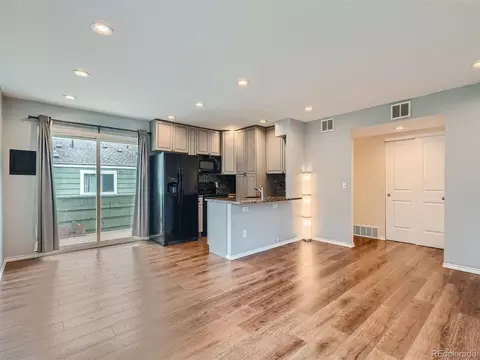960 S Peoria St, Aurora, CO 80012
