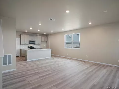22195 E 7th Pl, Aurora, CO 80018 photo 2