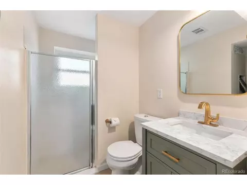 Bath - 4475 S Braun Way, Morrison, CO 80465 photo 5 of 5