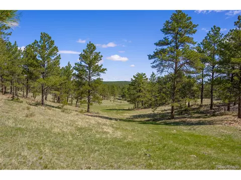 2 Onyx Trl, Deer Trail, CO 80105