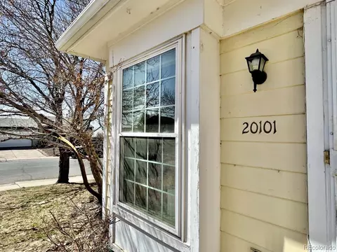 20101 E Buchanan Dr, Aurora, CO 80011 photo 2