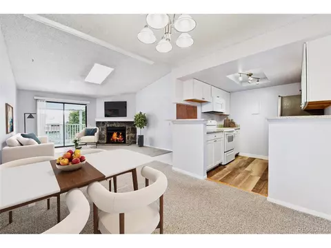 910 S Walden St #201, Aurora, CO 80017