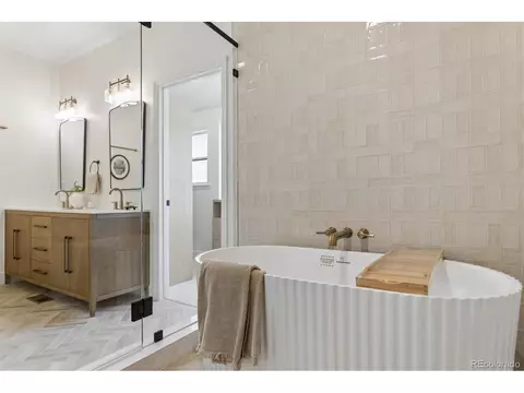 Bath - 5325 Pinehurst Dr, Boulder, CO 80301 photo 6 of 10