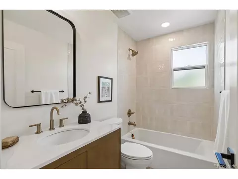 Bath - 5325 Pinehurst Dr, Boulder, CO 80301 photo 9 of 10