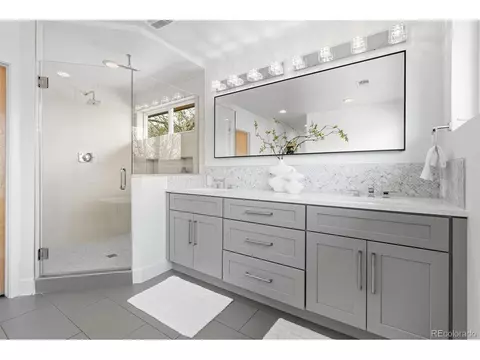 Bath - 2379 Ivanhoe St, Denver, CO 80207 photo 4 of 8