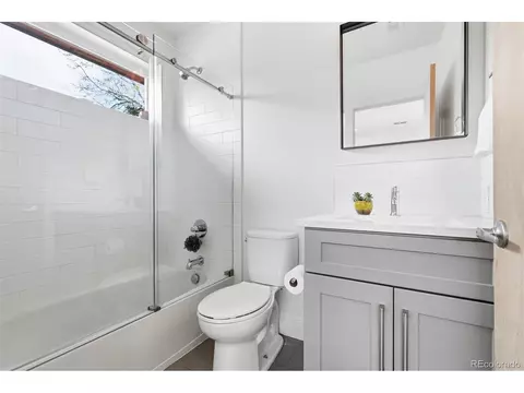 Bath - 2379 Ivanhoe St, Denver, CO 80207 photo 7 of 8