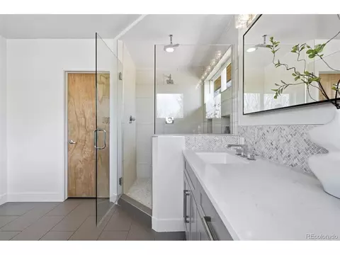 Bath - 2379 Ivanhoe St, Denver, CO 80207 photo 5 of 8
