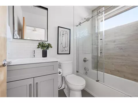 Bath - 2379 Ivanhoe St, Denver, CO 80207 photo 6 of 8