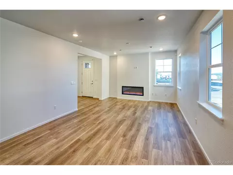 23921 E 40th Ave, Aurora, CO 80019 photo 2