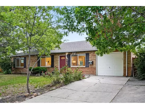 981 Ursula St, Aurora, CO 80011