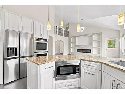 Kitchen - 18290 E Harvard Pl, Aurora, CO 80013 photo 2 of 2