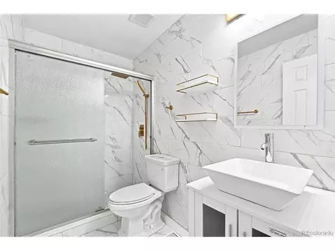 Bath - 18290 E Harvard Pl, Aurora, CO 80013 photo 5 of 7
