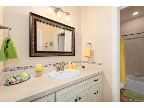 Bath - 27386 E Jamison Cir, Aurora, CO 80016 photo 3 of 6