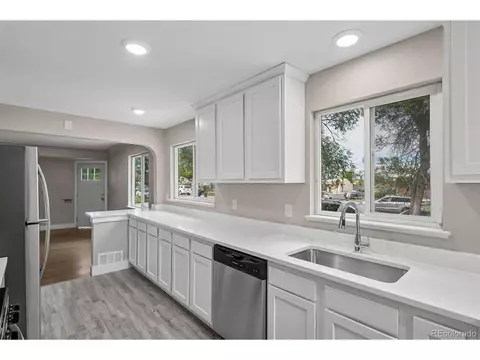 Kitchen - 9801 E 8th Ave, Aurora, CO 80010 photo 2 of 4