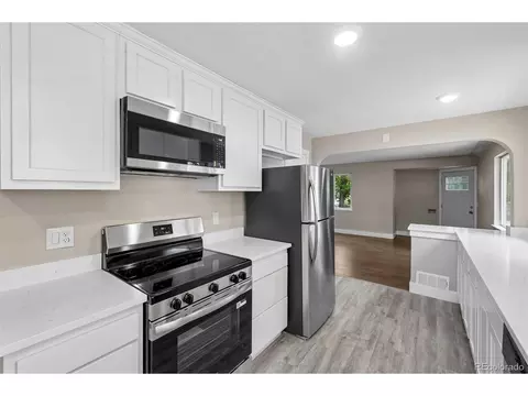 Kitchen - 9801 E 8th Ave, Aurora, CO 80010 photo 1 of 4