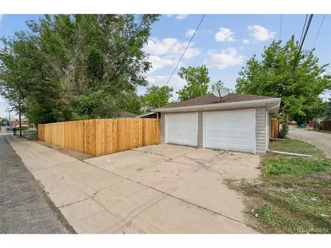 Exterior - 9801 E 8th Ave, Aurora, CO 80010 photo 3 of 5