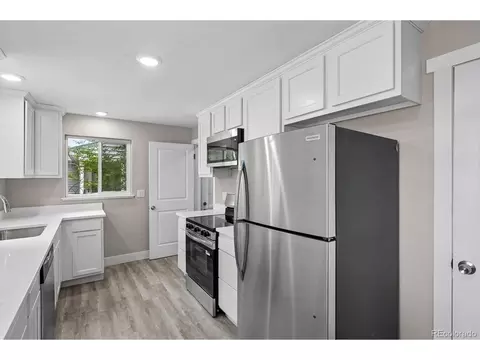Kitchen - 9801 E 8th Ave, Aurora, CO 80010 photo 3 of 4