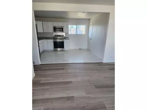 5491 Topeka Ct, Denver, CO 80239 photo 2