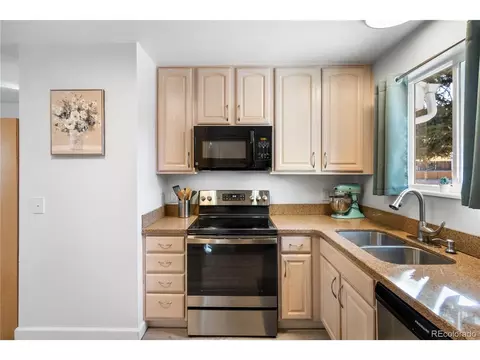 Kitchen - 16482 E Radcliff Pl #A, Aurora, CO 80015 photo 2 of 3