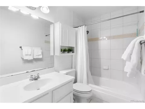 Bath - 16482 E Radcliff Pl #A, Aurora, CO 80015 photo 1 of 3