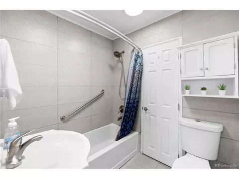 Bath - 16482 E Radcliff Pl #A, Aurora, CO 80015 photo 3 of 3