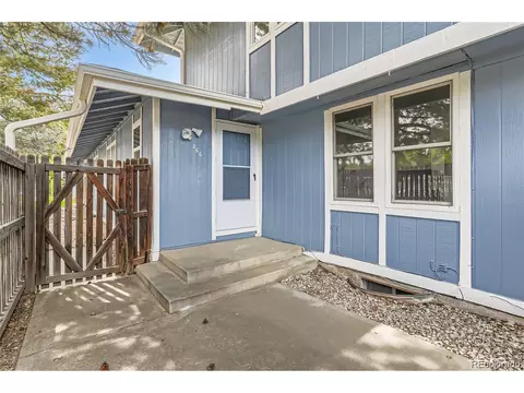 266 S Newark Cir, Aurora, CO 80012