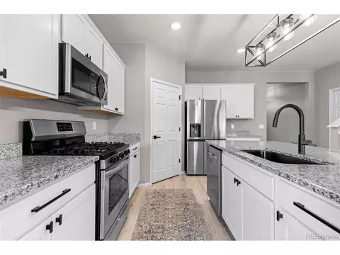 Kitchen - 10359 Chinook St, Longmont, CO 80504 photo 3 of 4