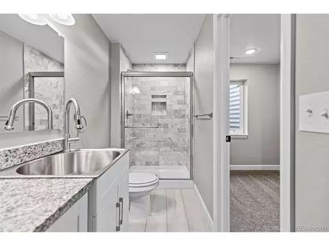 Bath - 10359 Chinook St, Longmont, CO 80504 photo 6 of 6