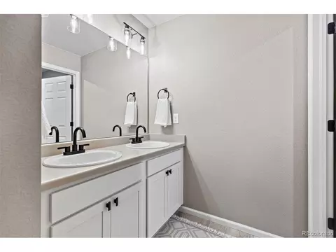 Bath - 10359 Chinook St, Longmont, CO 80504 photo 4 of 6