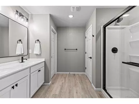 Bath - 10359 Chinook St, Longmont, CO 80504 photo 2 of 6