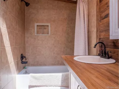 Bath - 54 Oak Dr, Cotopaxi, CO 81223 photo 2 of 6
